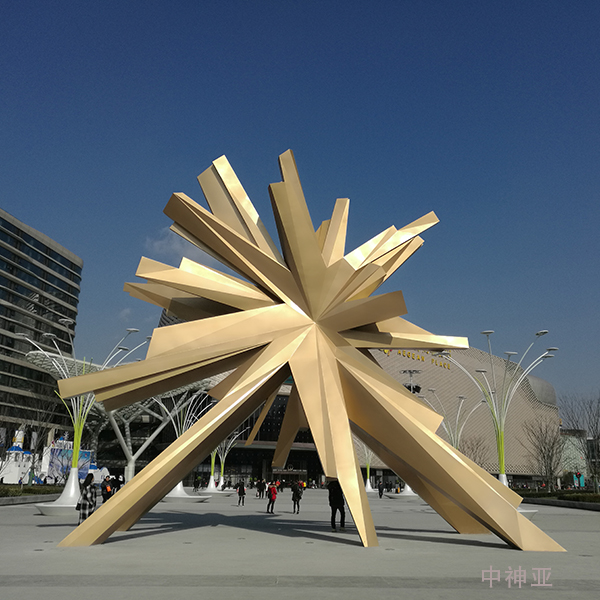 《星光》 高12m 不銹鋼烤漆 設計：晉松 2017年 位于上海吳中路新華紅星國際廣場