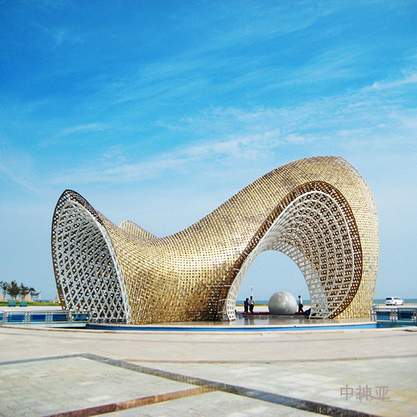 《我心向?！犯?6.5m 長31.5m 寬21.9m 鋼結構、銅 設計：蔡衛 2008年 位于威海南海開發區