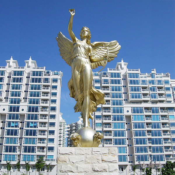 《至尊門第》高3m 鑄銅 設(shè)計(jì)：姜志群 2003年 位于廈門會展中心東側(cè)